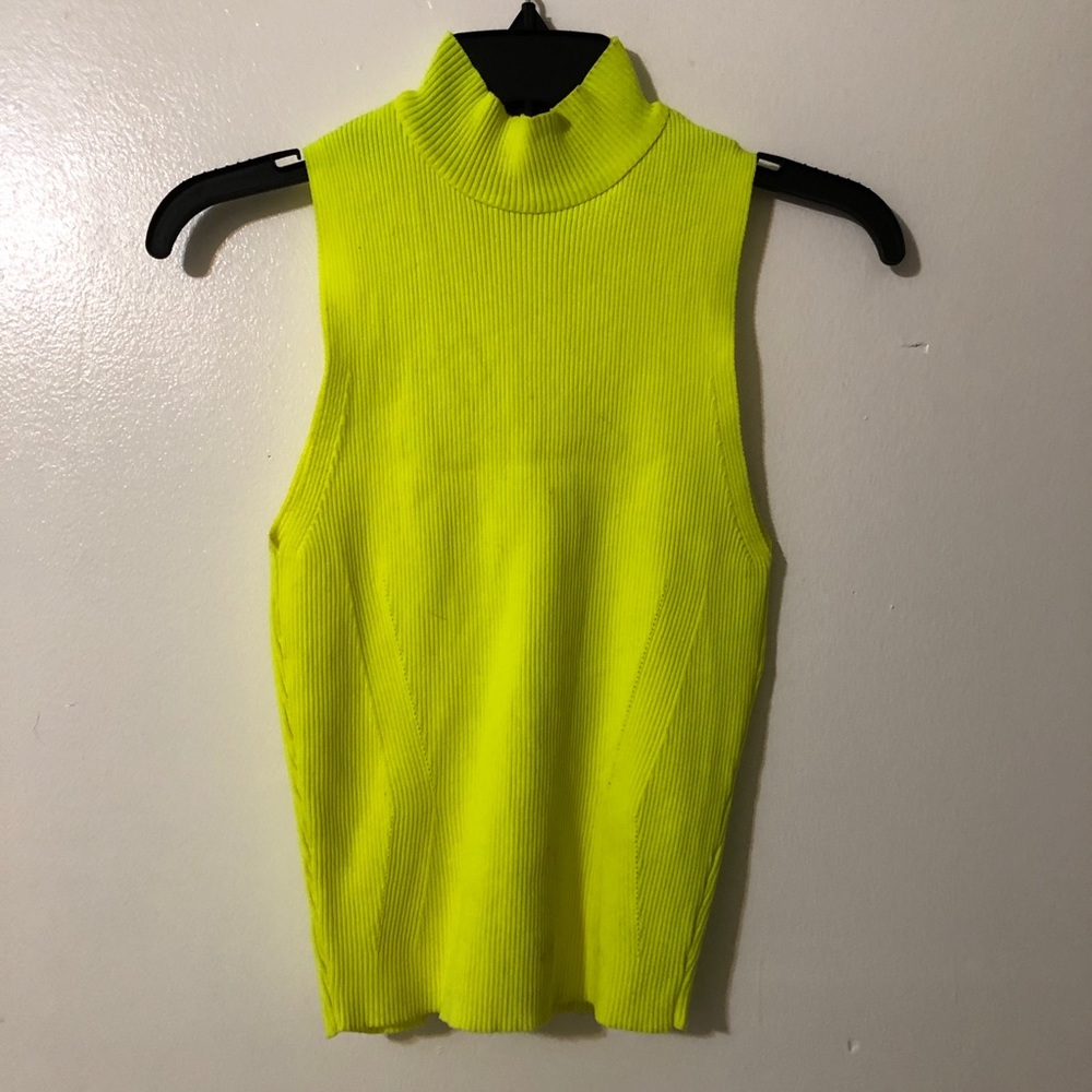 Sleeveless turtleneck